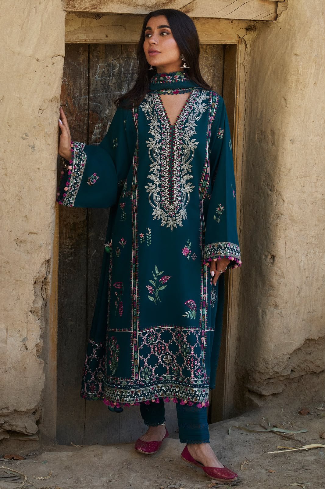 Dhanak Heavy Embroidered 3-Piece Suit – Zaha Brand
